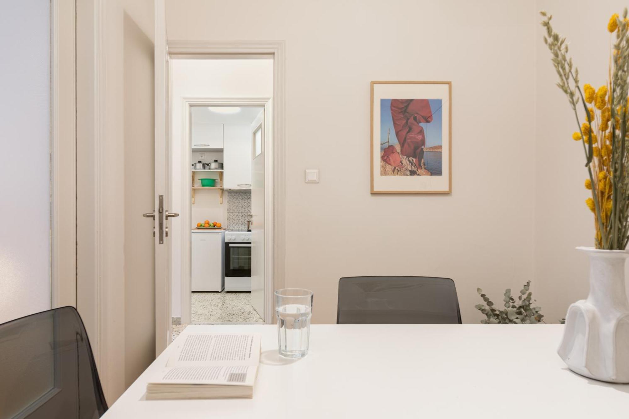 Peaceful Apartment In Neapoli, Exarcheia Atene Esterno foto